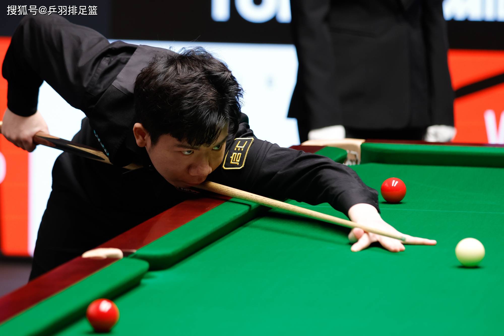 NBA球员老的有多快?邓肯坐在场边观战看着太沧桑,格林胡子半白.