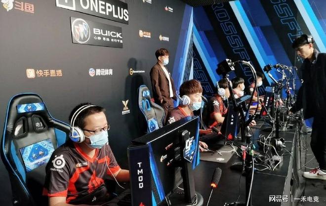 与此同时 与此同时